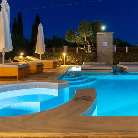 Villa Paris Family Villa!