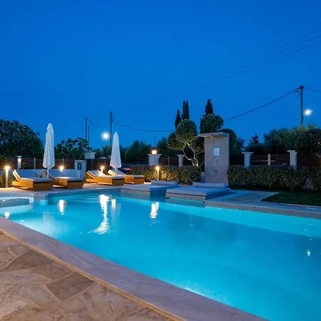 וילה Paris Family Villa!