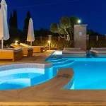 Villa Paris Family Villa!