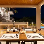 Villa Paris Family Villa! *
