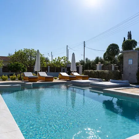 Villa Paris Family Villa! *