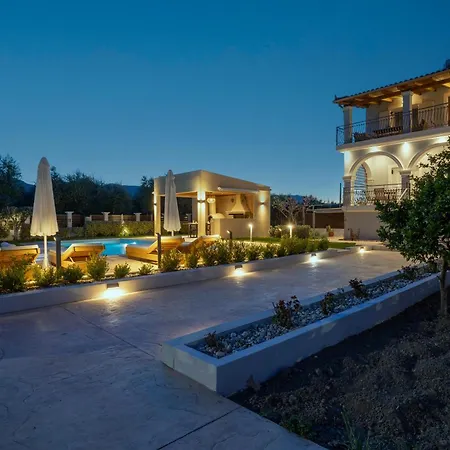 Paris Family Villa! *