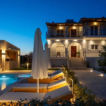 Paris Family Villa! Makhairádhon